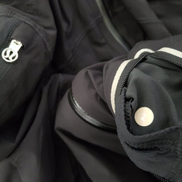 Lululemon Jacket - Picture 11 of 12